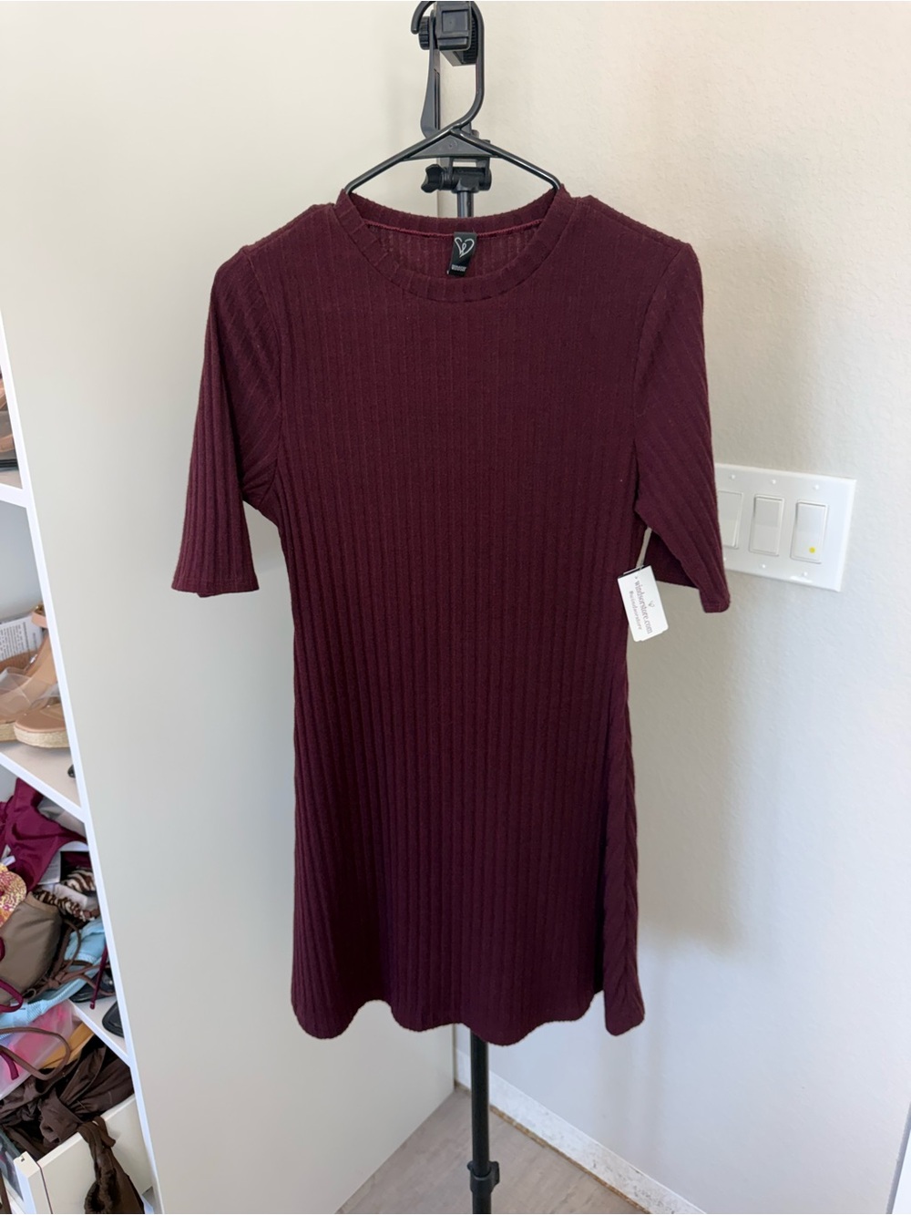 Windsor Ribbed Short Sleeve Knit Dress in Burgundy